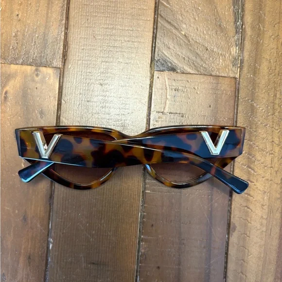 Tortoiseshell Cat Eye Louis Vuitton Sunglasses new - Picture 3 of 5